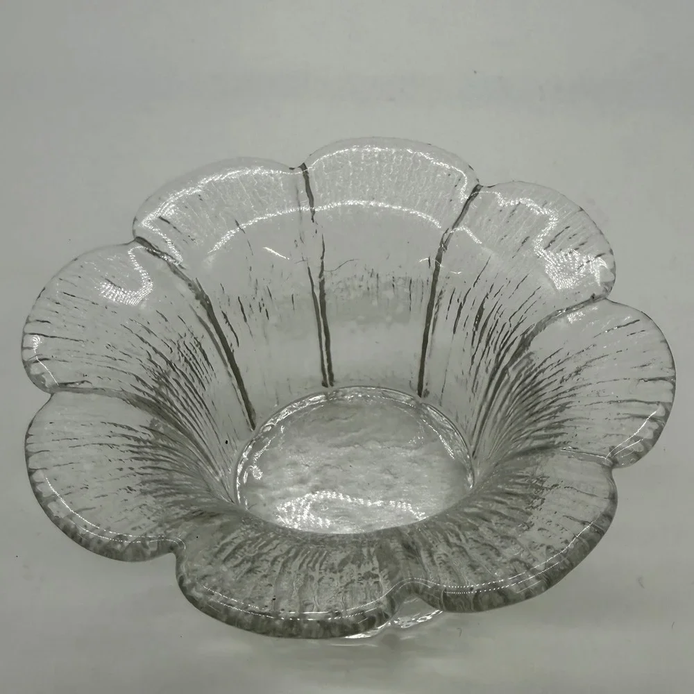 Vtg Finnish Art Glass Scalloped Petal Bowl Dish MCM light blue cerium UV glow
